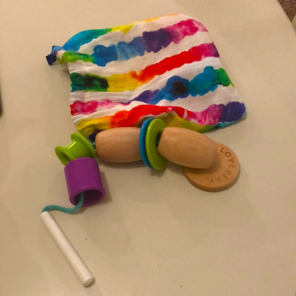 Lovevery Threadable bead kit and drawstring bag